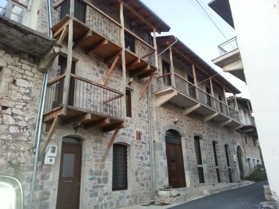Αναπαλαιωμένο αρχοντικό στα Λαγκάδια